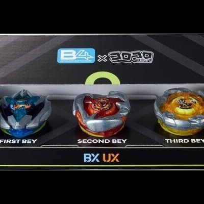 Conjunto de três brinquedos Beyblade em caixa preta com texto
