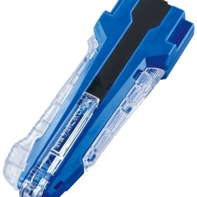 Dispositivo plástico azul e preto com marca Beyblade