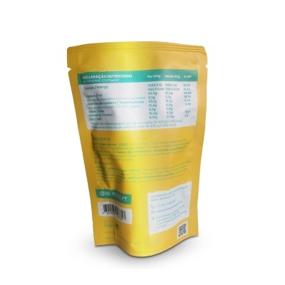 Embalagem amarela com tabela nutricional e texto em português