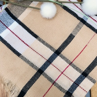 Cachecol&#x20;Tartan&#x20;Vibe&#x20;com&#x20;Acabamento&#x20;em&#x20;franja