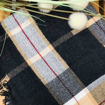 Cachecol&#x20;Tartan&#x20;Vibe&#x20;com&#x20;Acabamento&#x20;em&#x20;franja