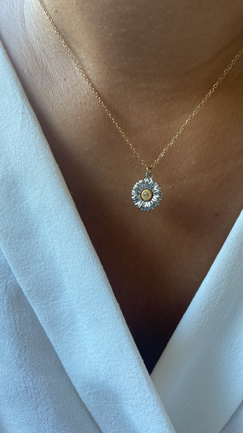 Colar flor mix dourado e prateado