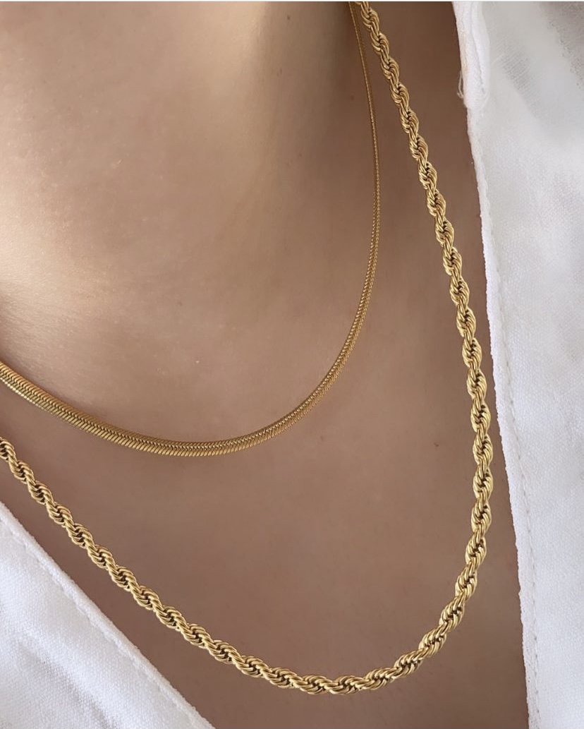 Conjunto colar snake e colar malha torcida