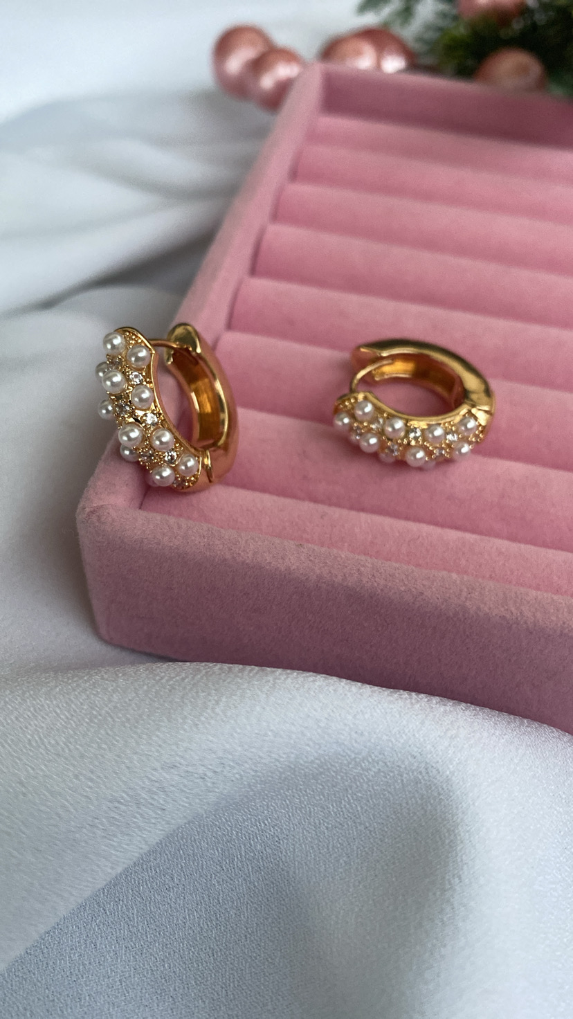 Argolas&#x20;com&#x20;brilho&#x20;e&#x20;p&#x00E9;rolas