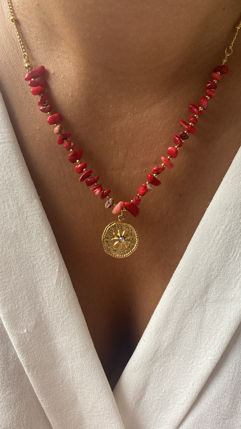 Colar pedrinhas delicate