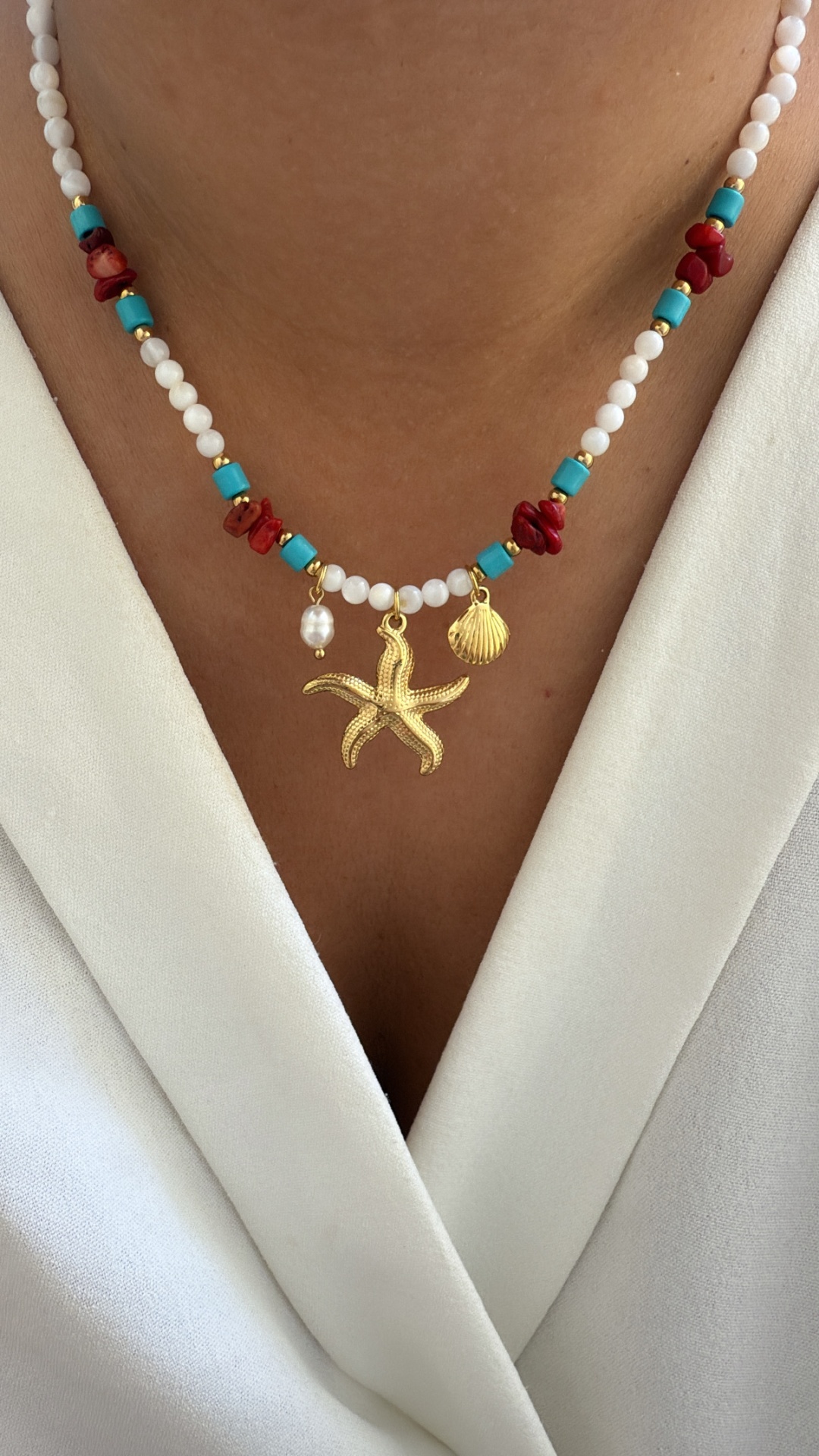 Colar estrela com pedrinhas naturais