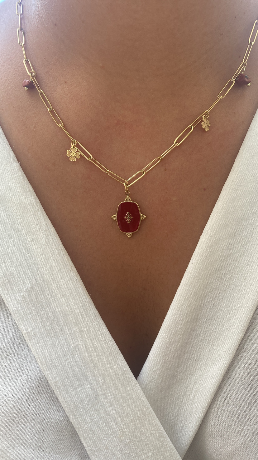 Colar multipendentes bordo