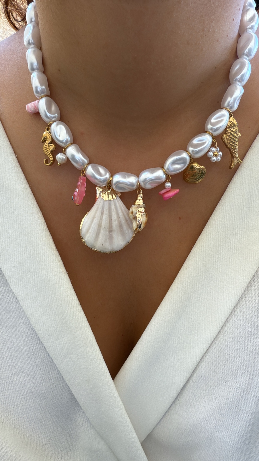 Colar pérolas com pendentes