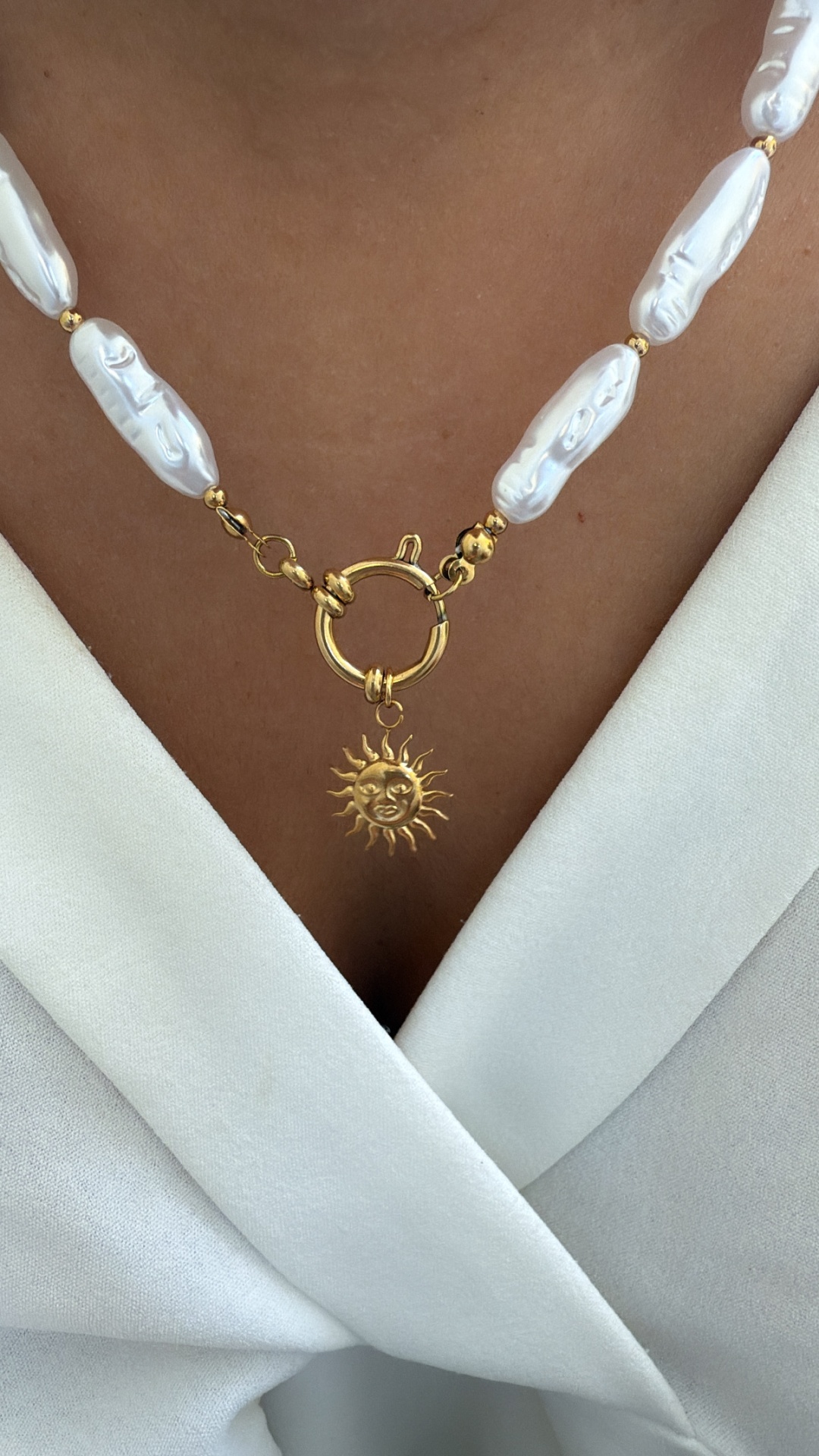 Colar pérolas com sol