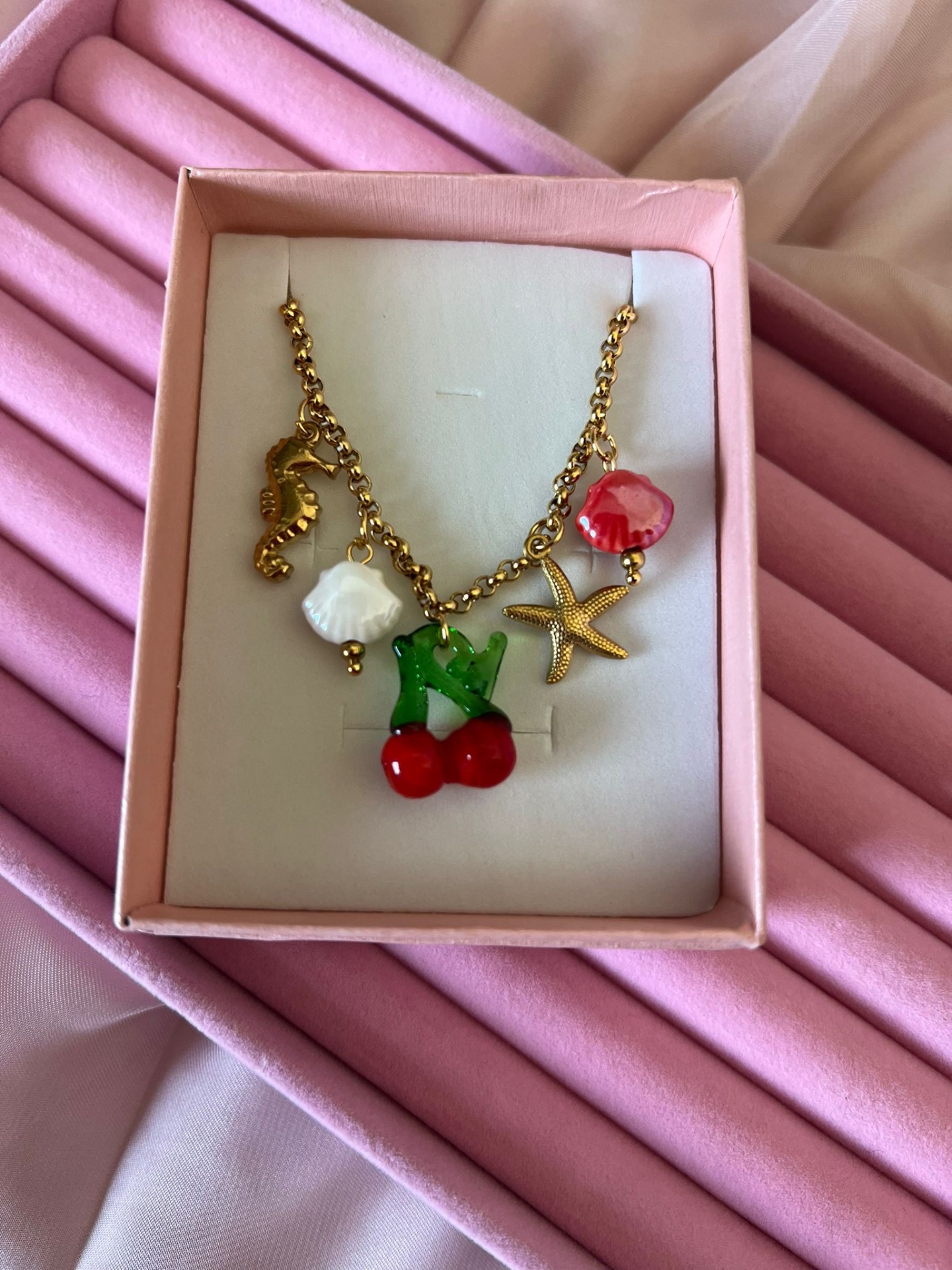 Colar cherry