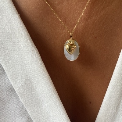 Colar pendente e madrepérola