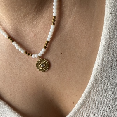 Colar&#x20;p&#x00E9;rolas&#x20;com&#x20;pendente&#x20;olho