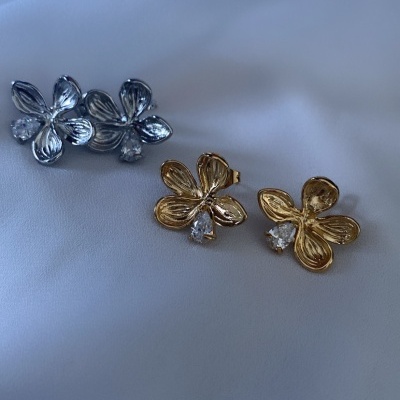 Brincos flor com brilho