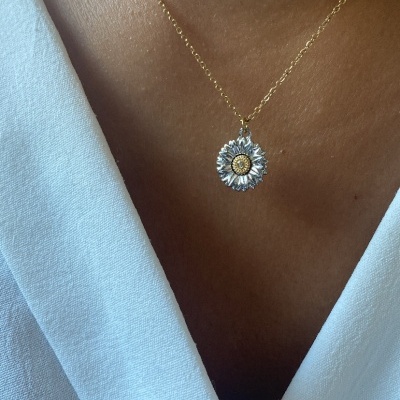 Colar flor mix dourado e prateado