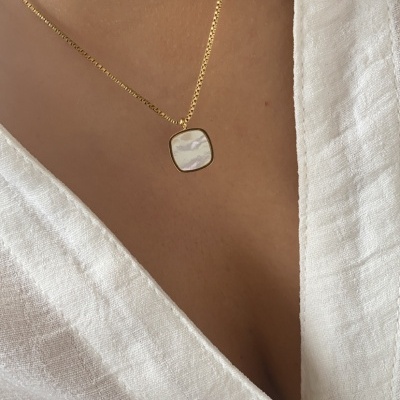 Colar&#x20;madrep&#x00E9;rola&#x20;quadrado