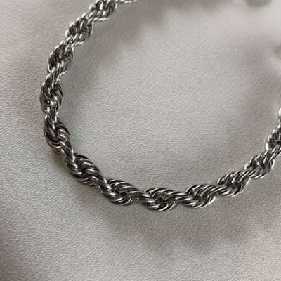 Pulseira&#x20;grossa&#x20;malha&#x20;torcida