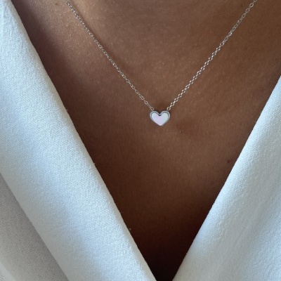 Colar mini coração madrepérola