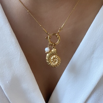 Colar búzio com pérola