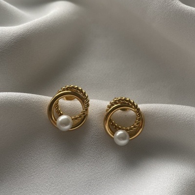 Brincos Classic com pérola