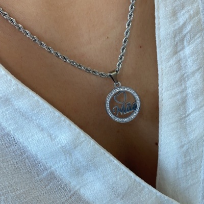 Colar&#x20;malha&#x20;torcido&#x20;com&#x20;pendente&#x20;m&#x00E3;e