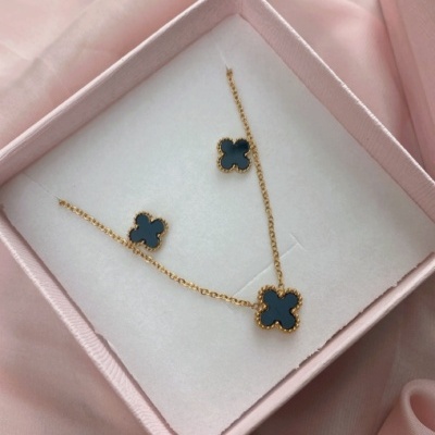 Brincos e colar flor