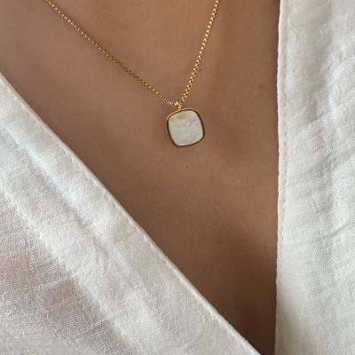 Colar&#x20;madrep&#x00E9;rola&#x20;quadrado