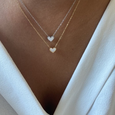 Colar mini coração madrepérola