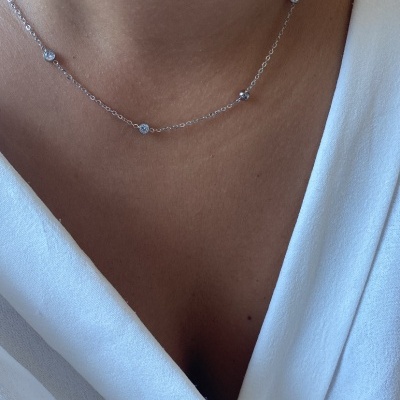 Colar mini brilhantes