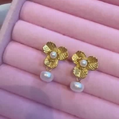 Brincos flor e pérola