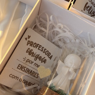 Caixa&#x20;com&#x20;c&#x00FA;pula&#x20;anjinho&#x20;menina&#x20;&#x2F;&#x20;menino