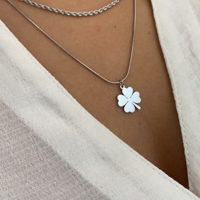 Colar&#x20;duplo&#x20;trevo