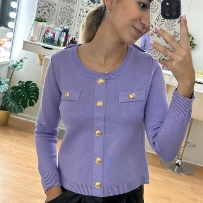 Camisola&#x20;de&#x20;malha&#x20;com&#x20;bot&#x00F5;es