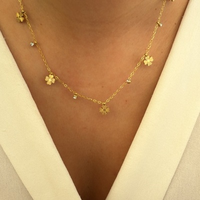 Colar&#x20;com&#x20;trevos&#x20;e&#x20;brilho