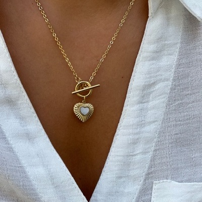 Colar&#x20;cora&#x00E7;&#x00E3;o&#x20;com&#x20;madrep&#x00E9;rola