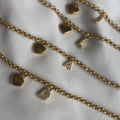 Pulseira&#x20;com&#x20;letra