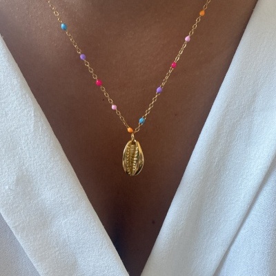 Colar búzio em fio colorido