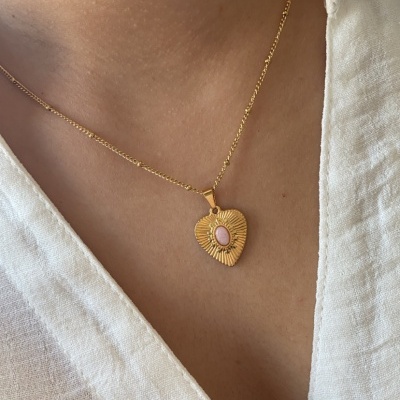 Colar&#x20;cora&#x00E7;&#x00E3;o&#x20;com&#x20;pedrinha&#x20;rosa