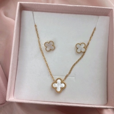 Brincos e colar flor