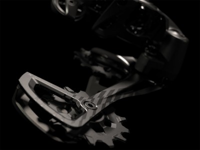 Pedal de bicicleta metálico com fundo preto