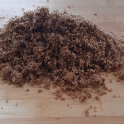 Substrato lenhocelulósico suplementado e esterilizado