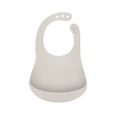 Babete de silicone cinza claro com bolso e fecho ajustável