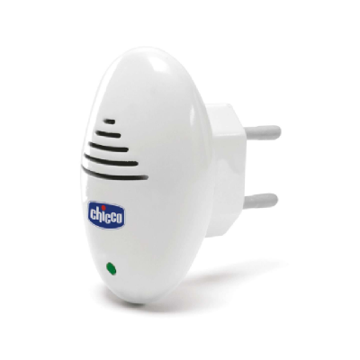 Dispositivo branco ovalado Chicco com grelhas pretas e plugue elétrico