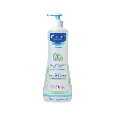 Frasco branco Mustela Eau Nettoyante 750 ml com doseador azul claro