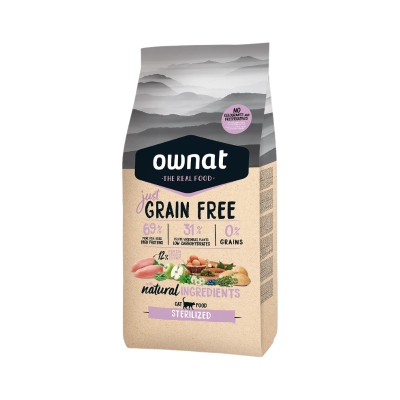 Saco de comida para gato Ownat Grain Free Sterilized com design cinza e bege e texto em inglês