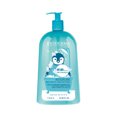 Frasco azul com gel de limpeza ABCDerm Bioderma para bebés e crianças