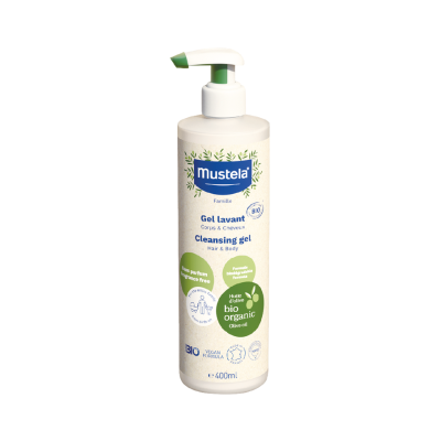 Frasco branco com texto Mustela gel de limpeza para corpo e cabelo com bomba verde