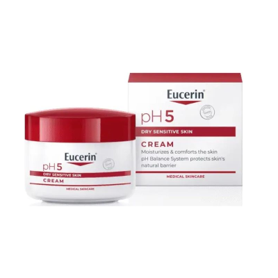 Creme Eucerin pH5 para pele seca e sensível em embalagem branca e vermelha com caixa ao fundo