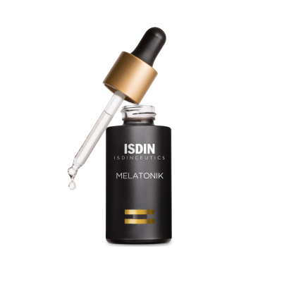 Frasco preto com conta-gotas dourado contendo produto ISDINCEUTICS MELATONIK