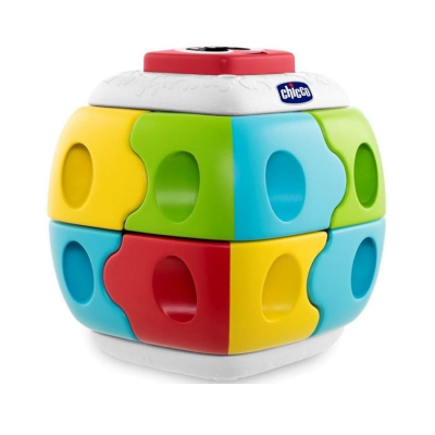 Brinquedo educativo colorido da marca Chicco com blocos de plástico e várias formas recortadas.
