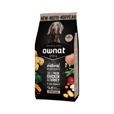 Embalagem de ração para cães Ownat Ultra com imagem de cão e texto detalhando ingredientes